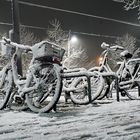 Fahrräder im Schnee