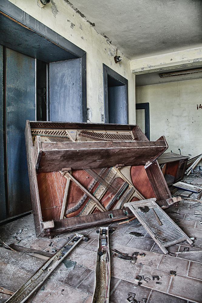 Fahrstuhlschacht im Treppenhaus in Prypjat