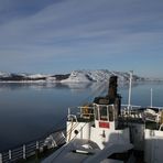 Fahrt auf dem eiskalten Meer im Nordnorwegen