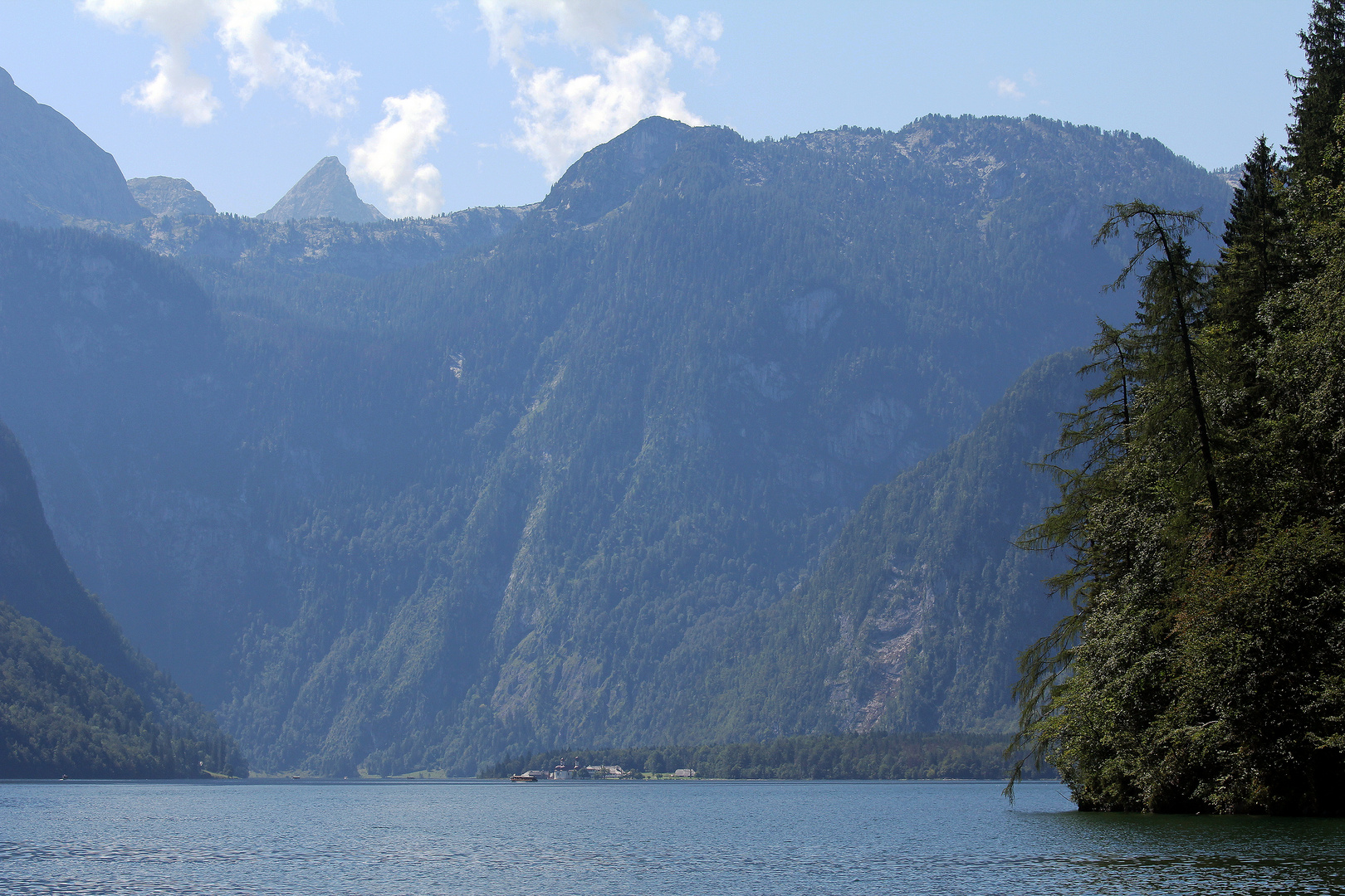 Fahrt auf dem Königssee in Richtung Bartholomä...