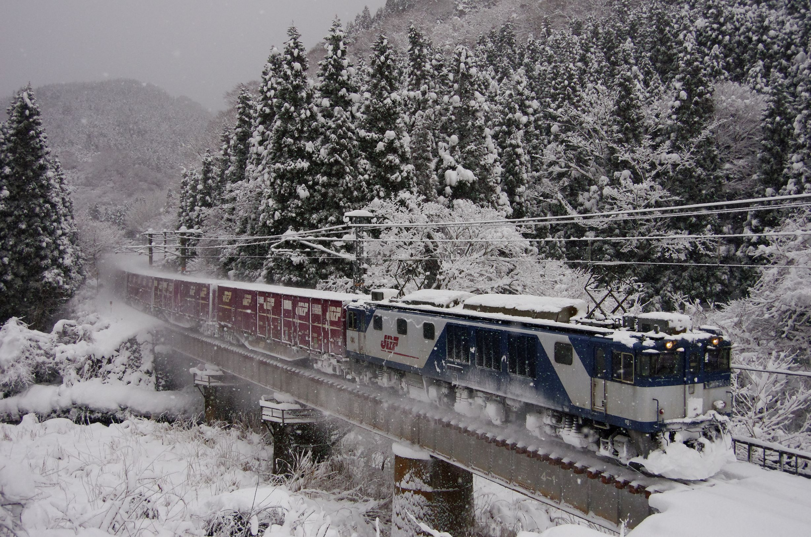 Fahrt durch heftigen Schnee