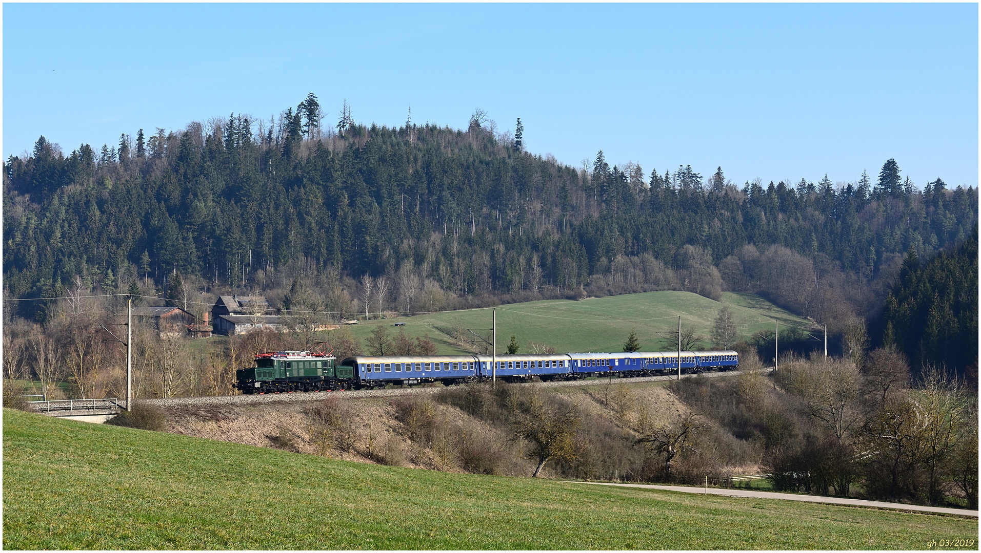 Fahrt in Blau