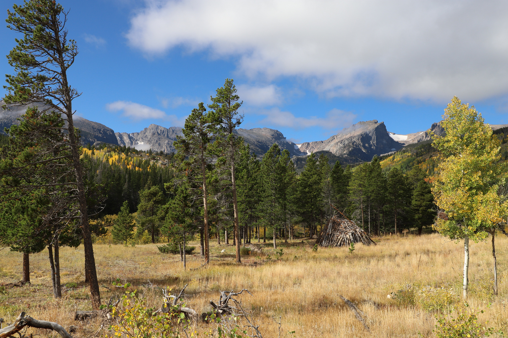 Fahrt in den herbstlichen Rocky Mountains National Park