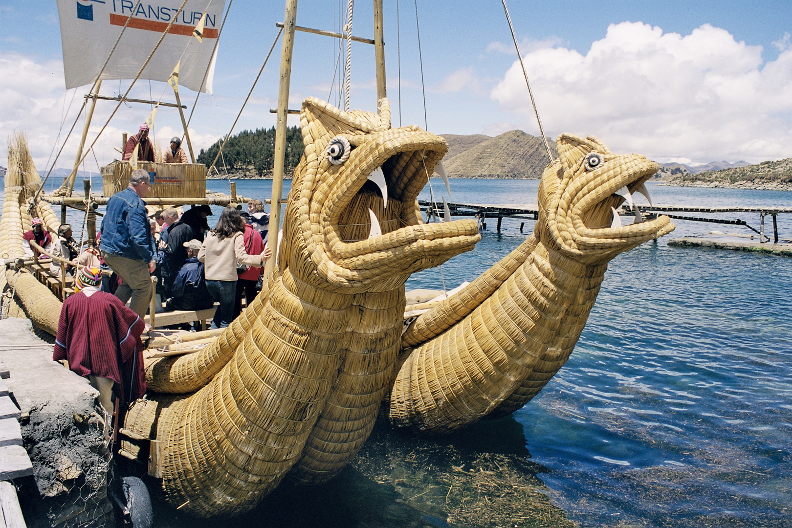 Fahrt mit dem Drachenboot auf dem Titicacasee.