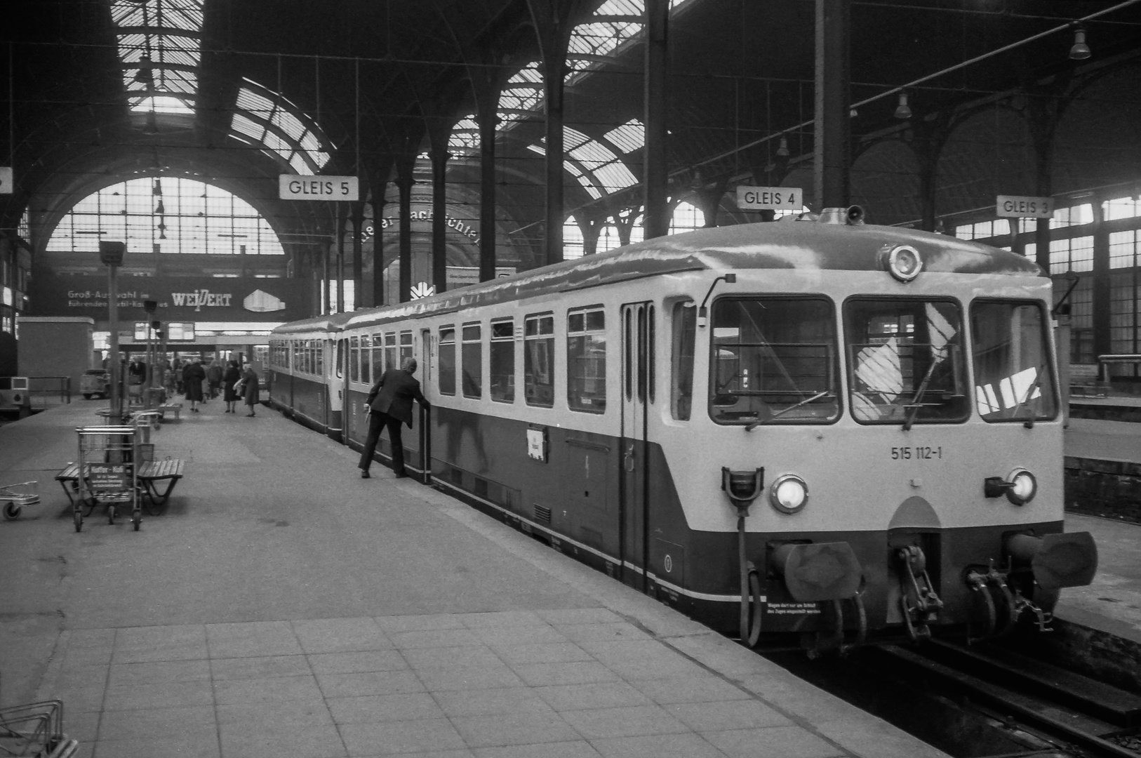 Fahrt nach Flensburg (51) Foto & Bild bahnsteig, halle, eisenbahn Bilder auf