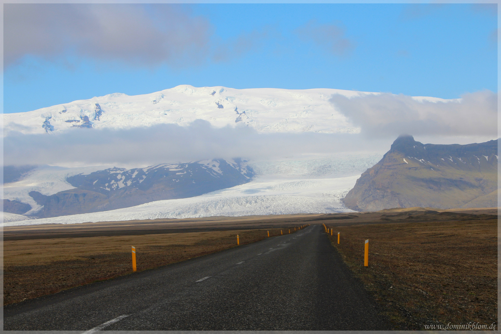 Fahrt Richtung Vik am Gletscher entlang