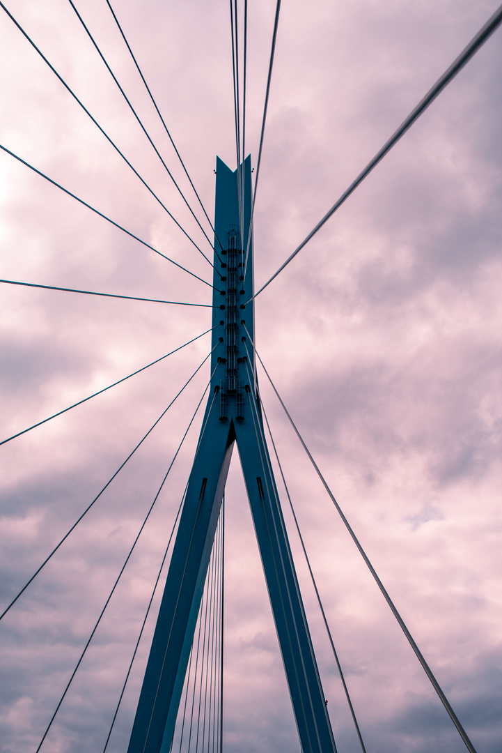 Fahrt über die Köhlbrandbrücke in Hamburg