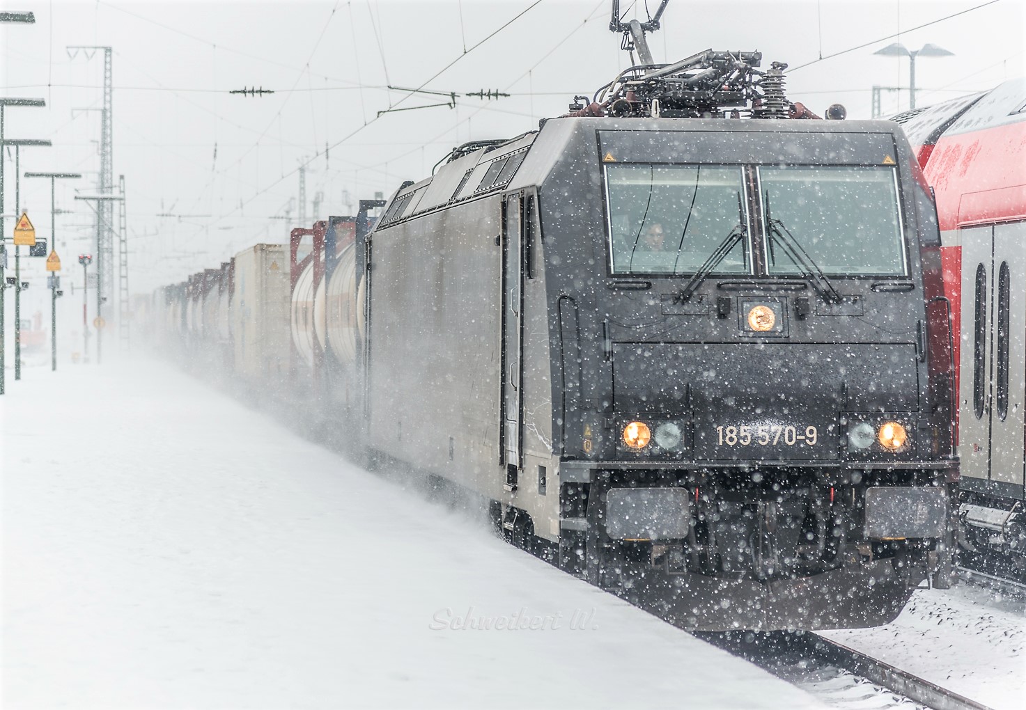 Fahrtwind am Bahnsteig,