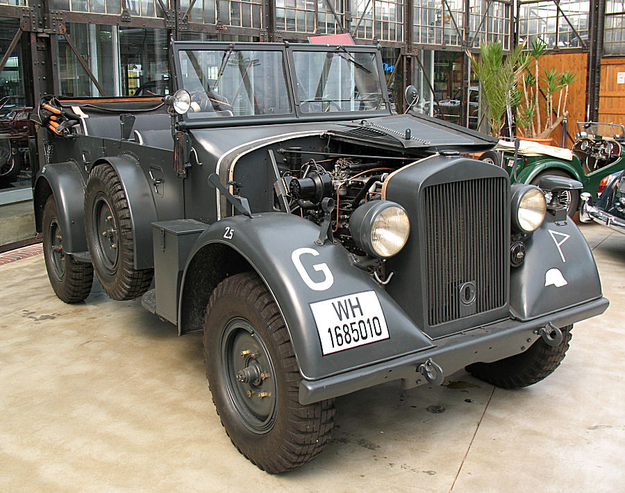 Fahrzeug der Deutschen Wehrmacht im Meilenwerk Düsseldorf