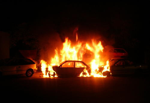 Fahrzeugbrand zum zweiten