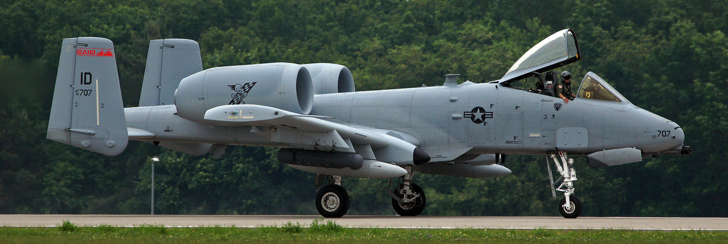 FAIRCHILD - REPUBLIC A-10 THUNDERBOLT