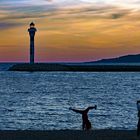 "faire la roue "... sur la plage  au coucher du soleil..