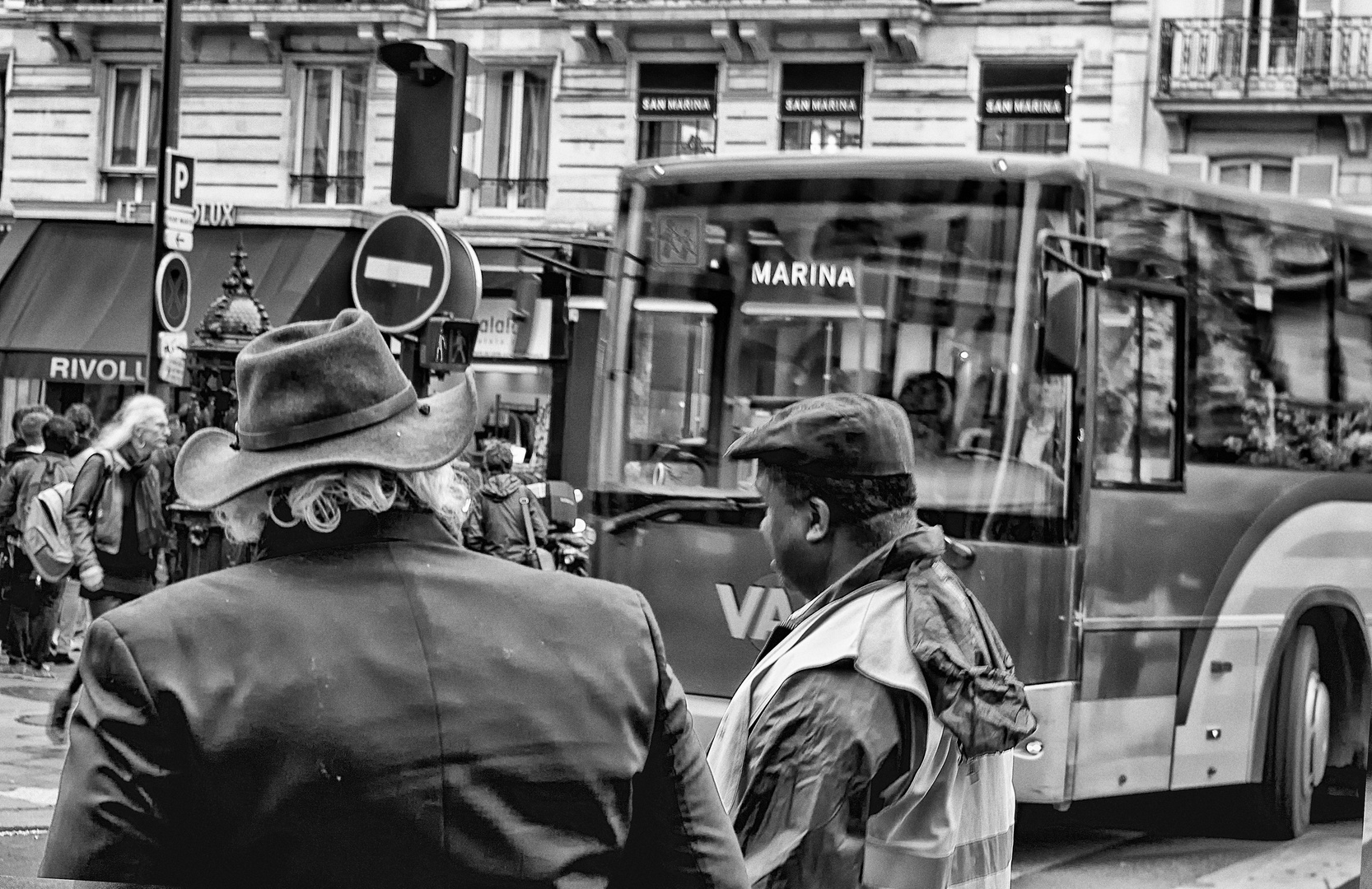 Faire porter le chapeau ou la casquette !