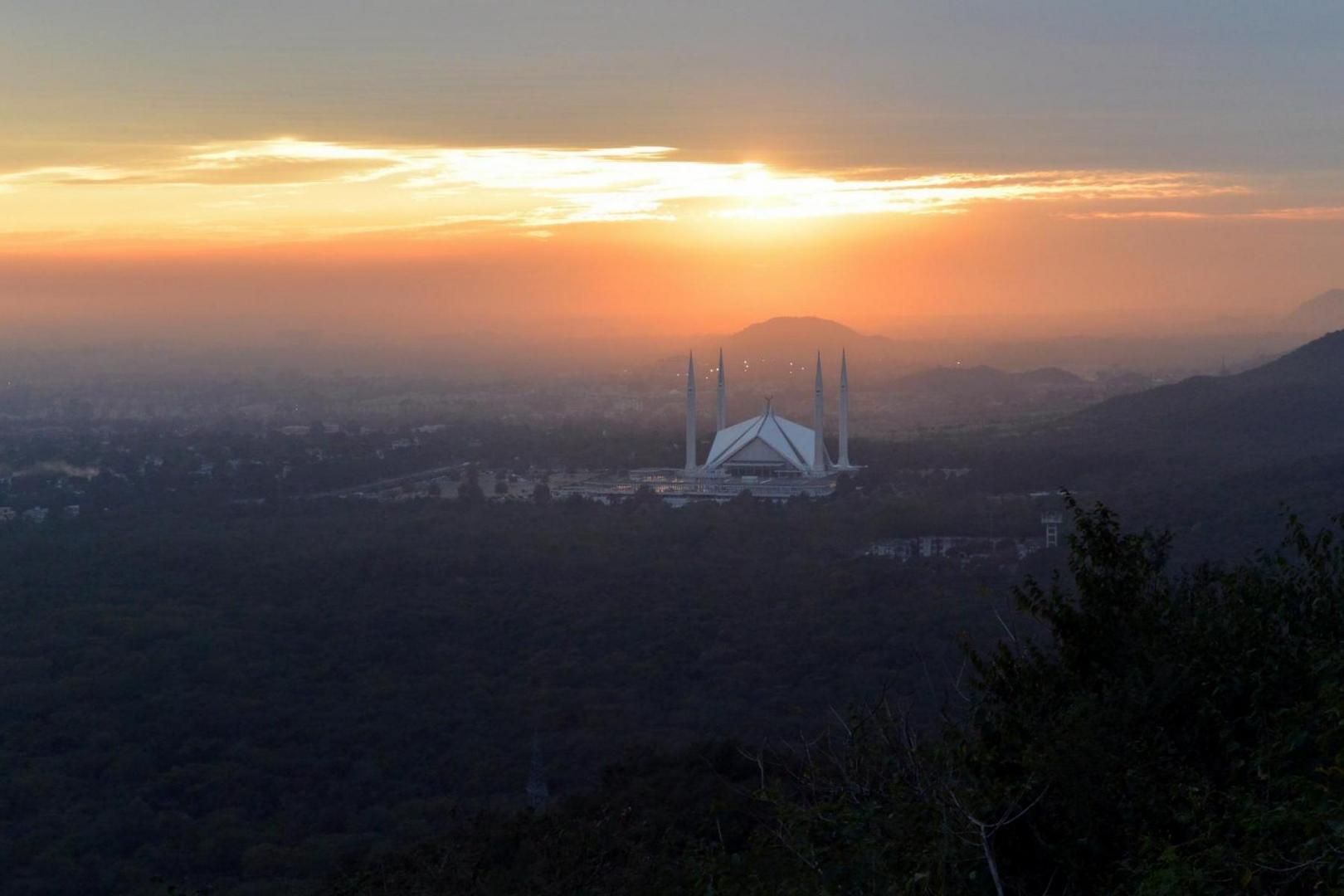 Faisal Moschee im Abendlicht