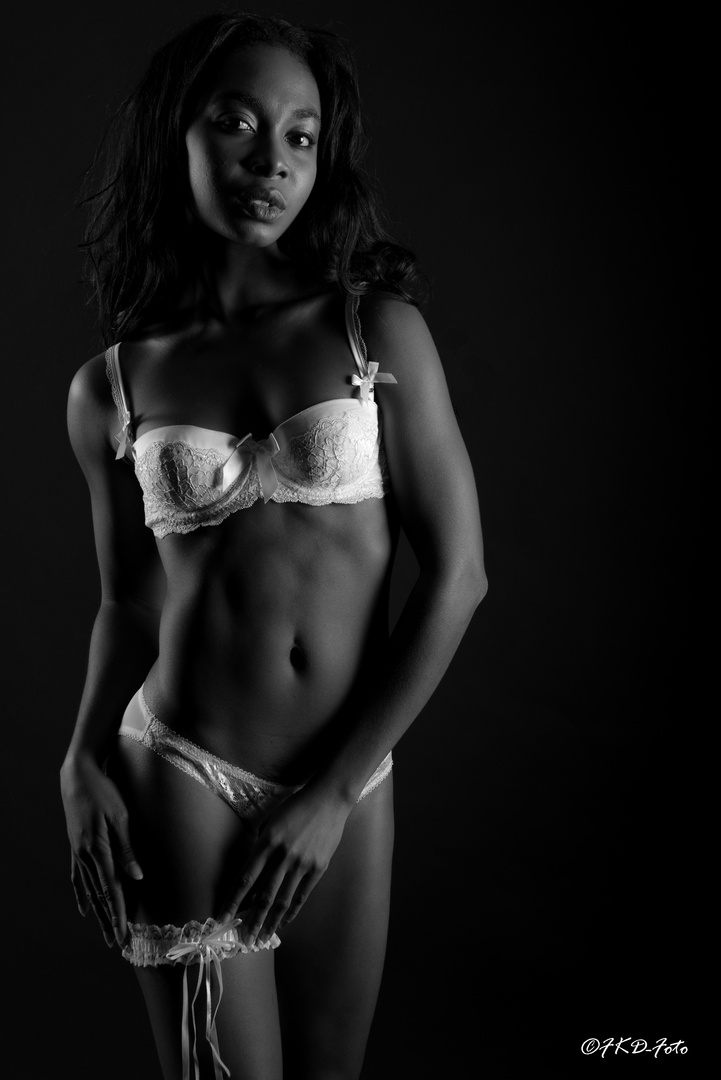 Faithaboe Dessous _2687-b & w