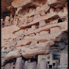 Falaise de Bandiagara, greniers à mil et tombes