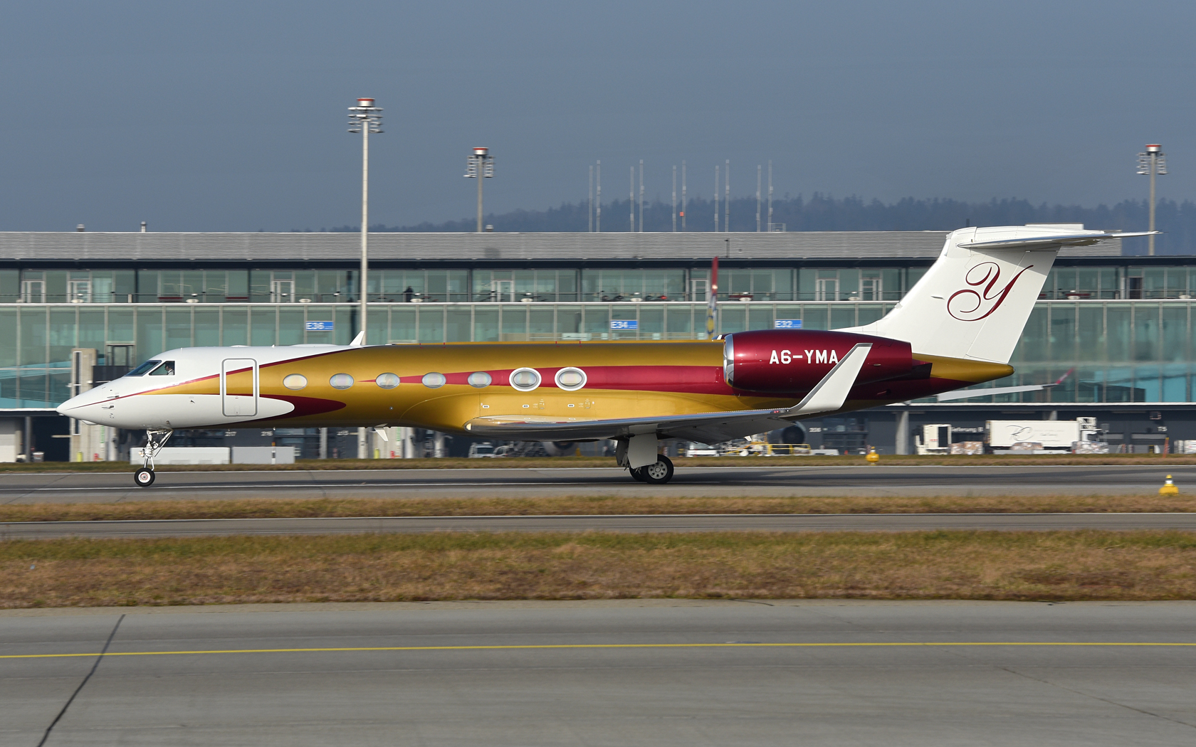 Falcon Aviation Services  Gulfstream G550 A6-YMA 