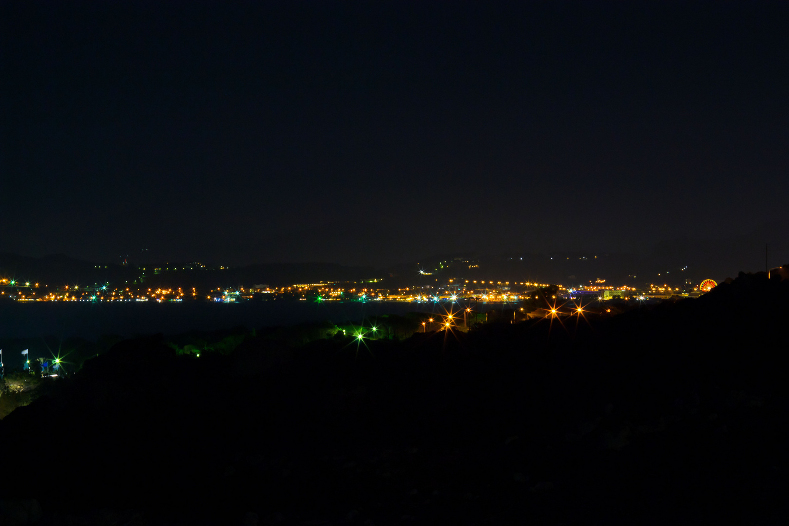 Faliraki /Rhodos bei Nacht vom Balkon aus auf 105 mm