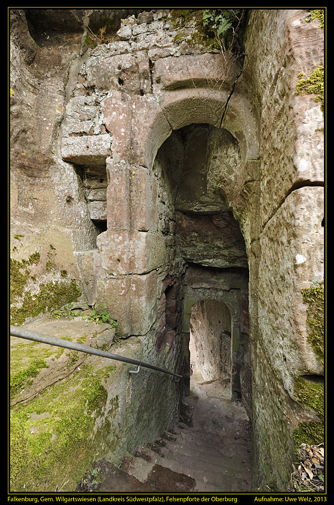 Falkenburg (Gem. Wilgartswiesen, Landkr. Südwestpfalz), Felsenpforte der Oberburg