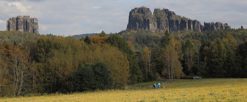 Falkenstein und Schrammsteine von Ostrau gesehen