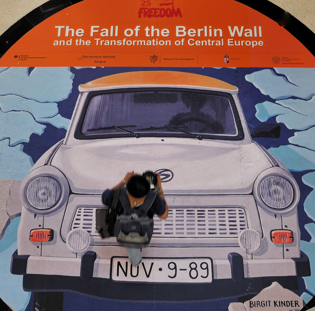 Fall of Berlin Wall 02