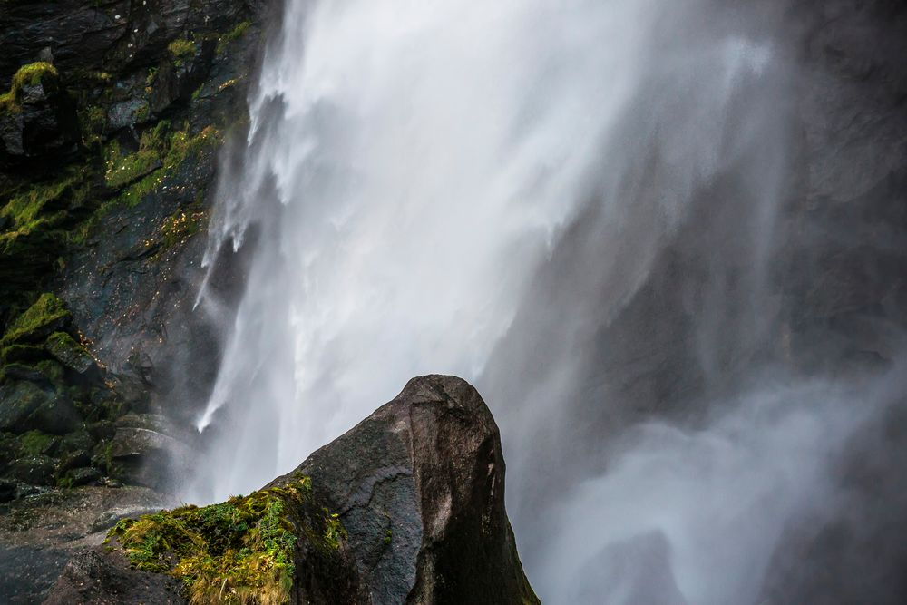 Fallende Wassernebel