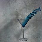 Fallendes Cocktailglas