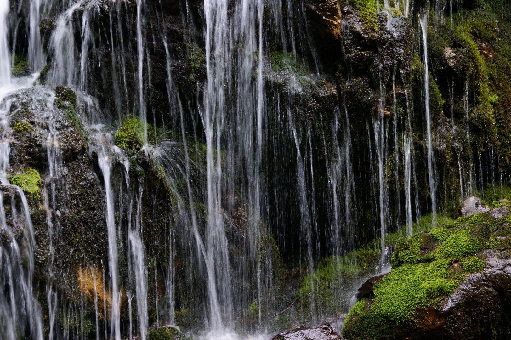 fallendes Wasser