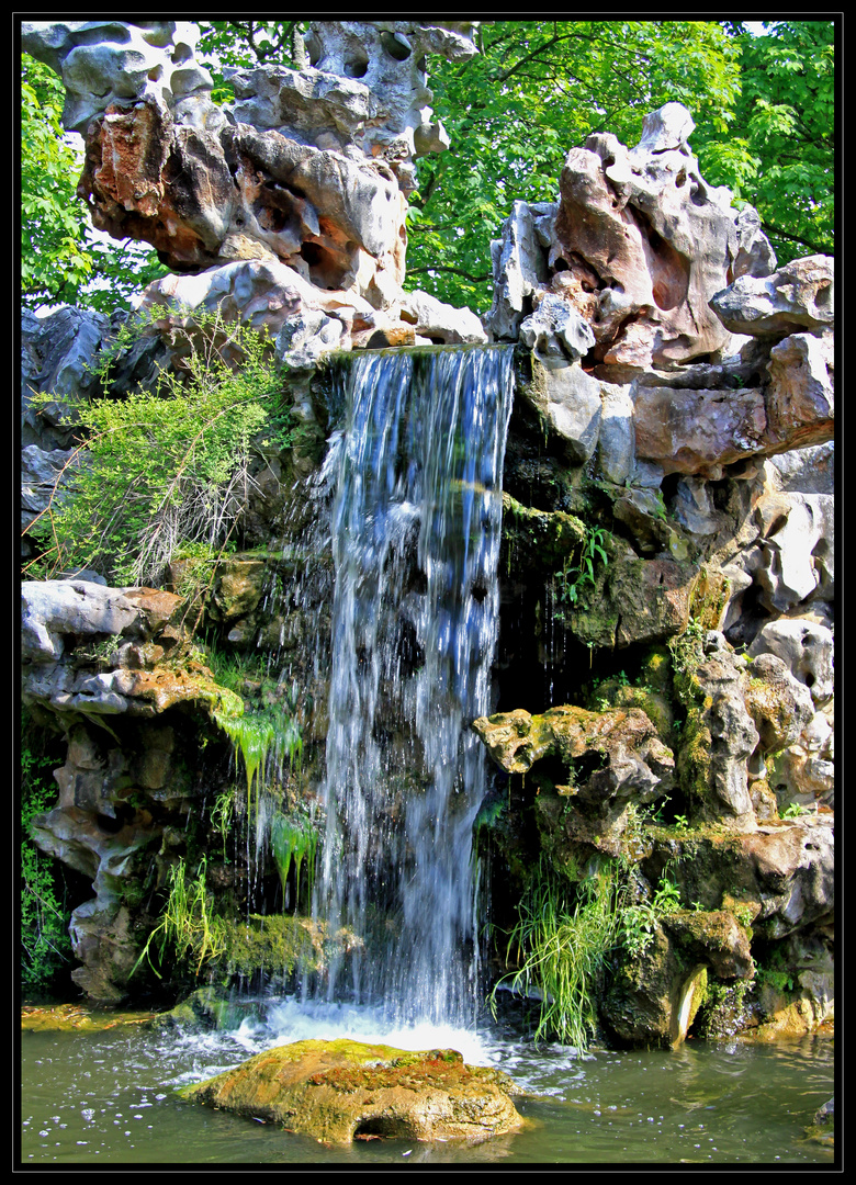 Fallendes Wasser im Luisenpark