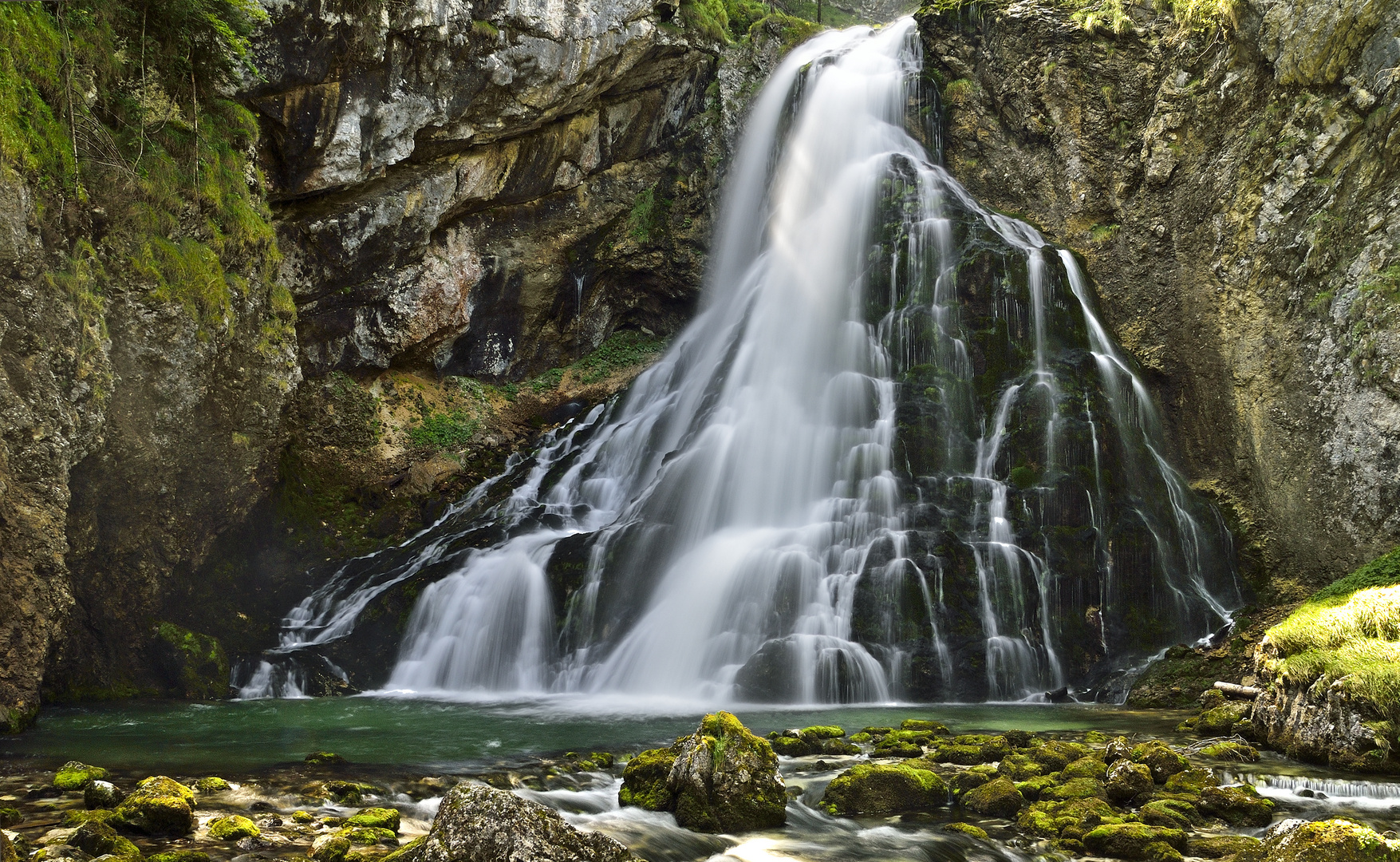 Fallhöhe 75 Meter.