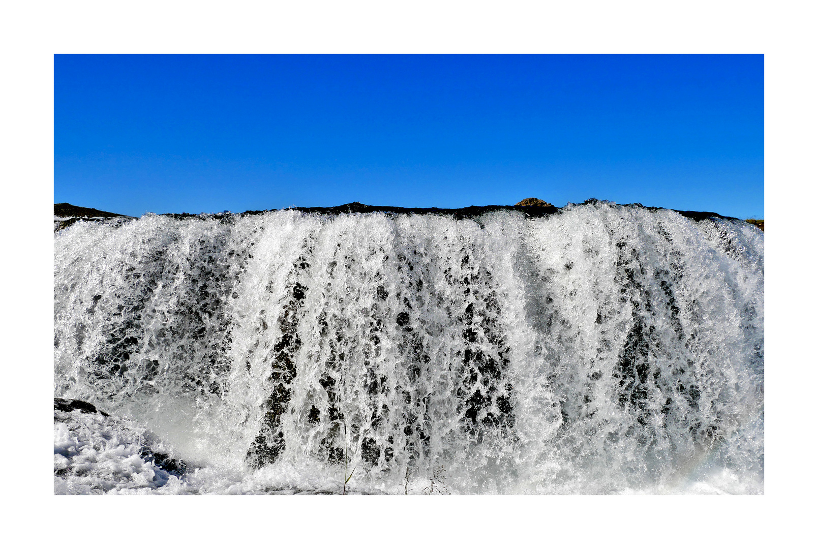 Falls Du im Fall am Wasserfall - darunter stehst: Nass überall .... auf jeden Fall!