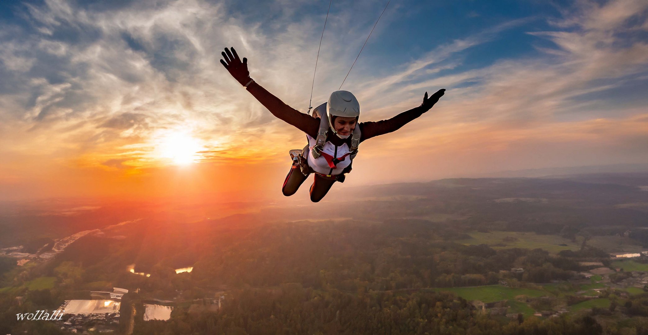 Fallschirmspringer im Sonnenuntergang