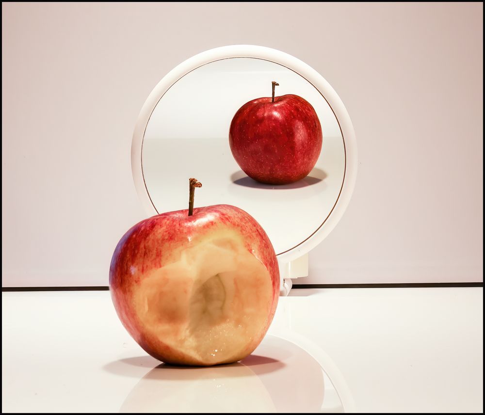 (falsche) Selbstwahrnehmung Foto & Bild food, mirror, apfel Bilder