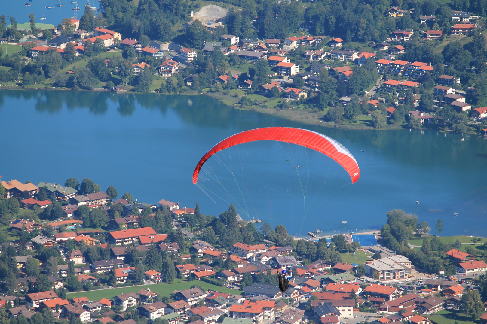 Falschirmspringer am Tegernsee