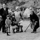 FAMILIA CAMPESINA CON PERRO