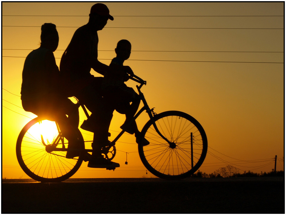 Familie auf dem Fahrrad