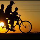 Familie auf dem Fahrrad