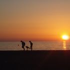 Familie im Sonnenuntergang