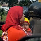 Familie im Strassenverkehr