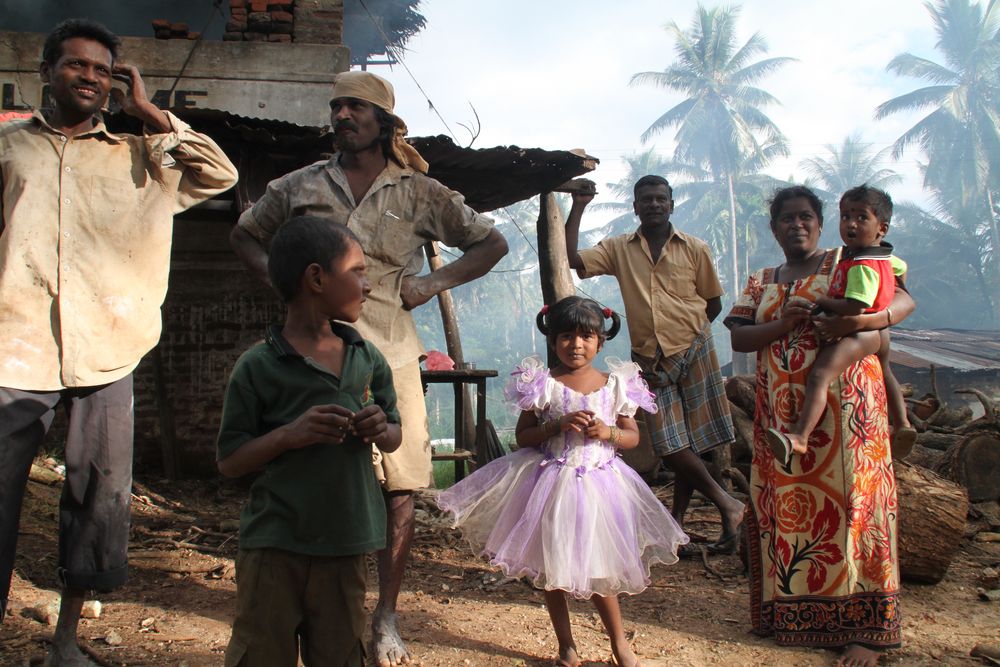 Familie Kalkbrenner Sri Lanka street c09-71-col