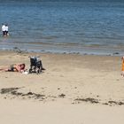 Familiegenerationen am Strand