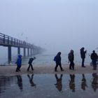 Familienausflug im Winter am Meer