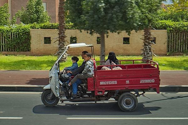 Familienfahrt am Rande der Medina