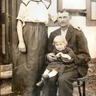 Familienfoto: Vater, Mutter, Kind - 1922