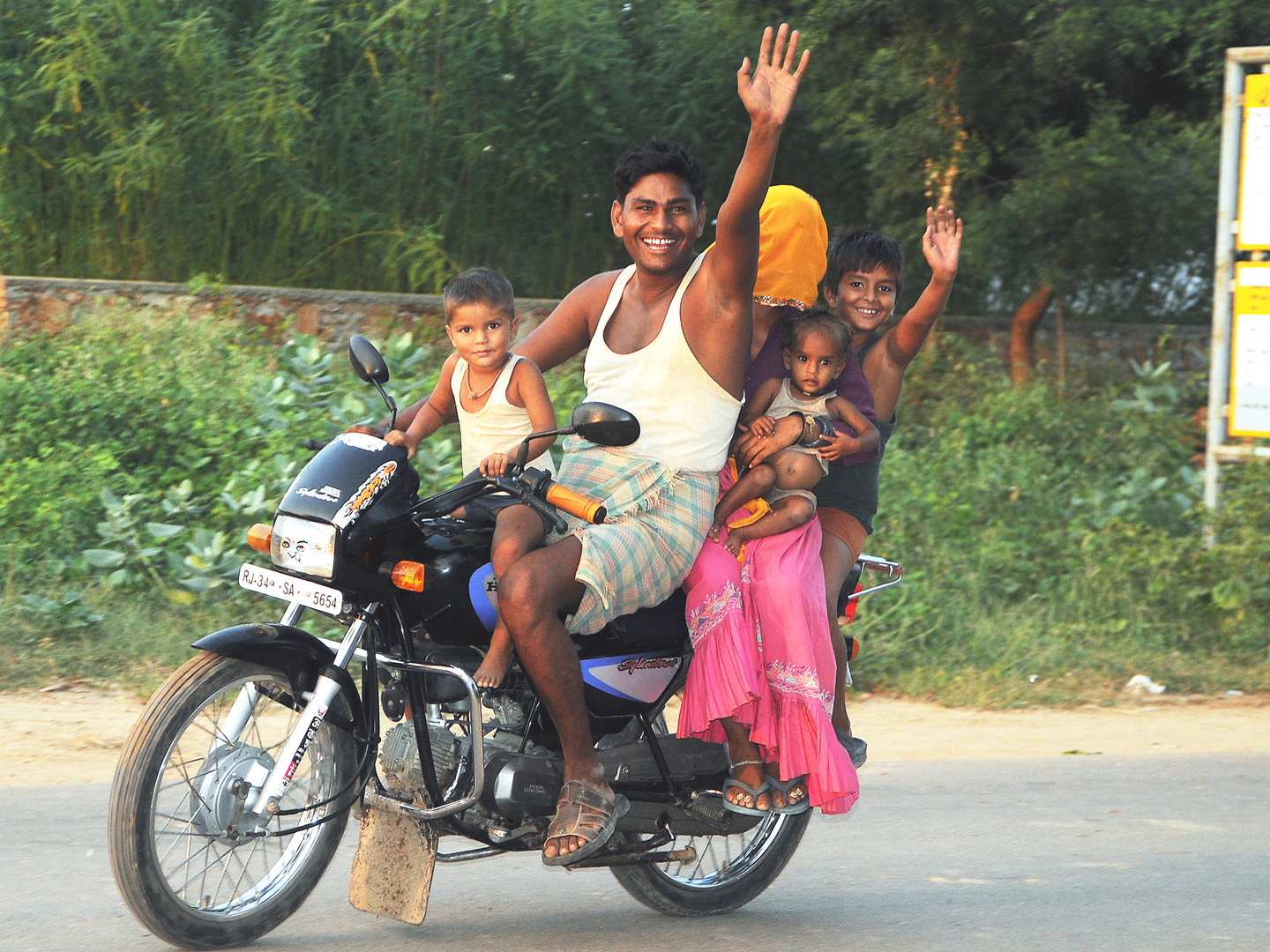 Familienglück auf dem Motorrad