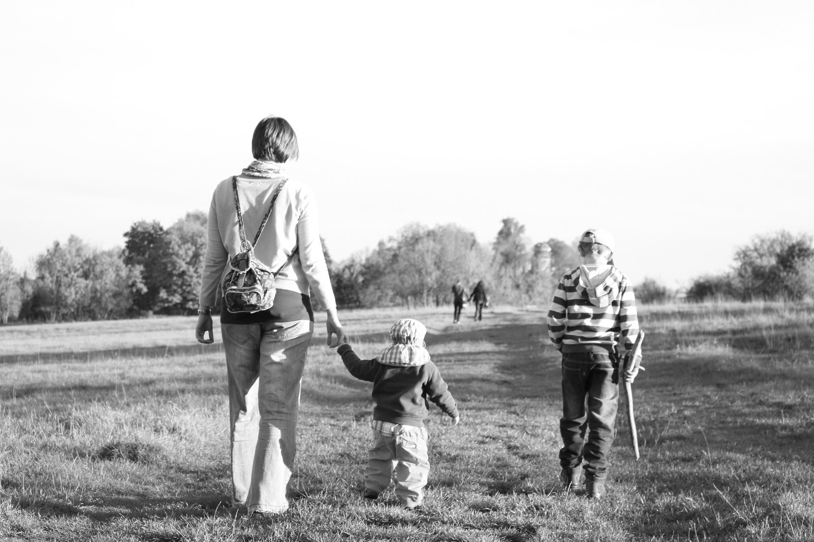 Familienspaziergang im Herbst