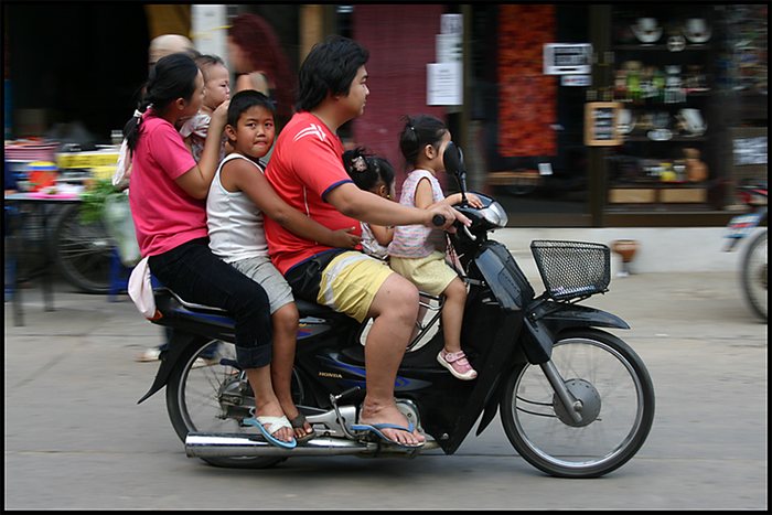 Familientransport in Thailand