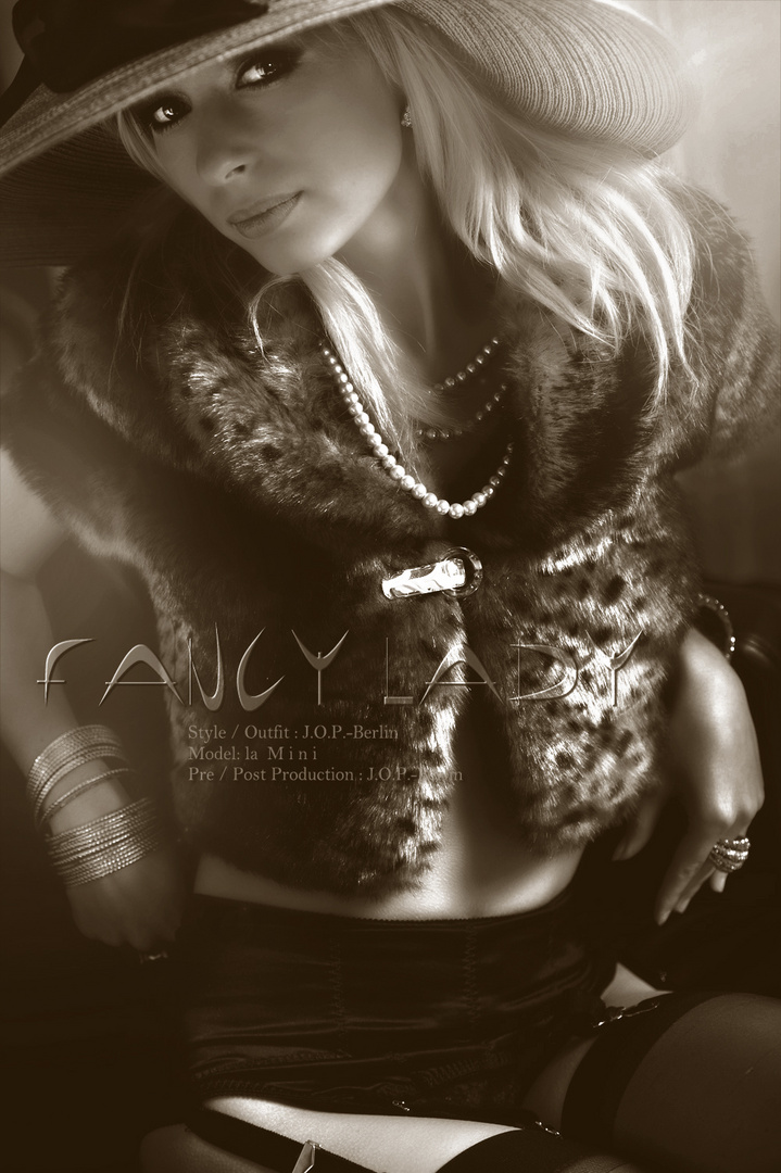 Fancy Lady - monochrome