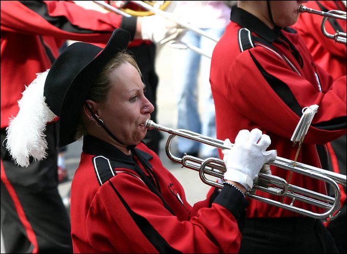 Fanfarenzug in Rot