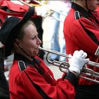 Fanfarenzug in Rot